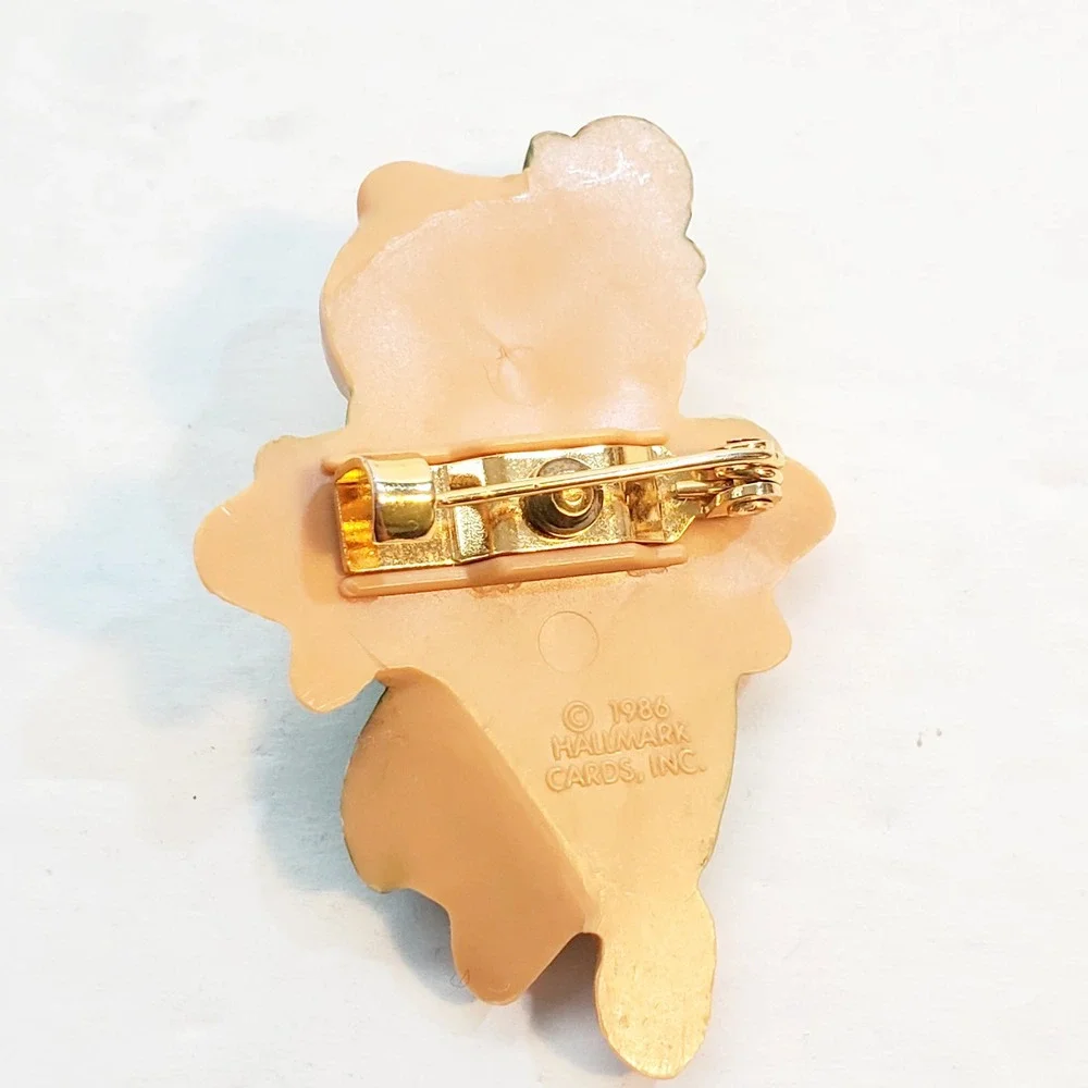 Vtg 1986 Hallmark Cards Hard Plastic Dancing Irish Leprechaun Bear Brooch Pin